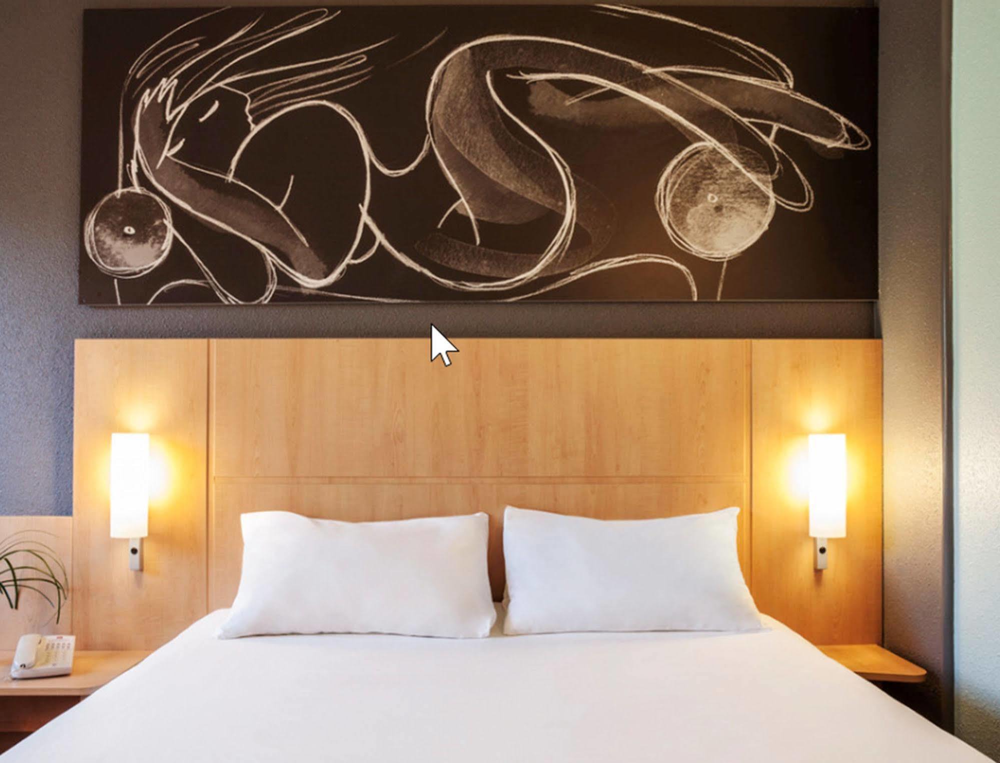 Hotel Ibis Cornella 2*